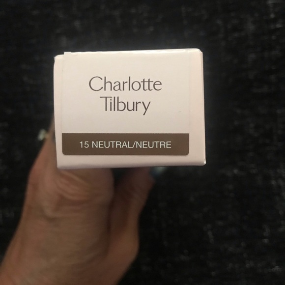 Charlotte Tilbury Airbrush Flawless Foundation - 15 Neutral - Picture 3 of 6